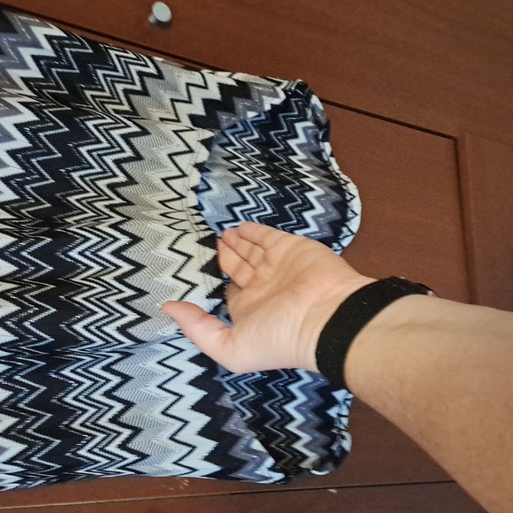 Sparkles and black and white tank - Picture 2 of 4